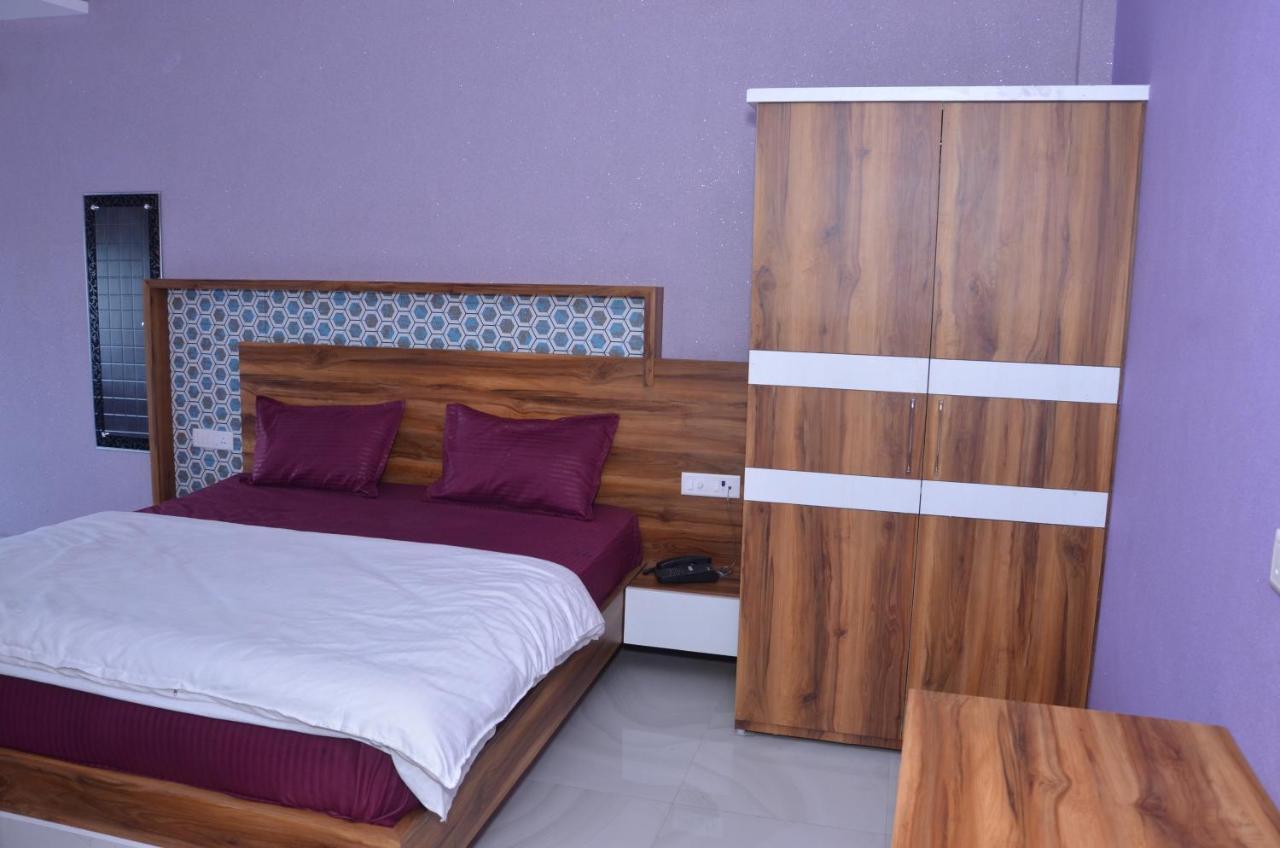 Hotel Blue Bell Raiwala Luaran gambar